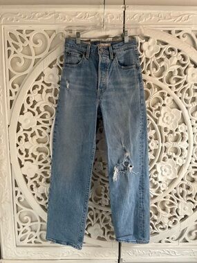 Levi’s Ribcage Straight Jeans 25x27 Light Wash Distressed High Rise Denim